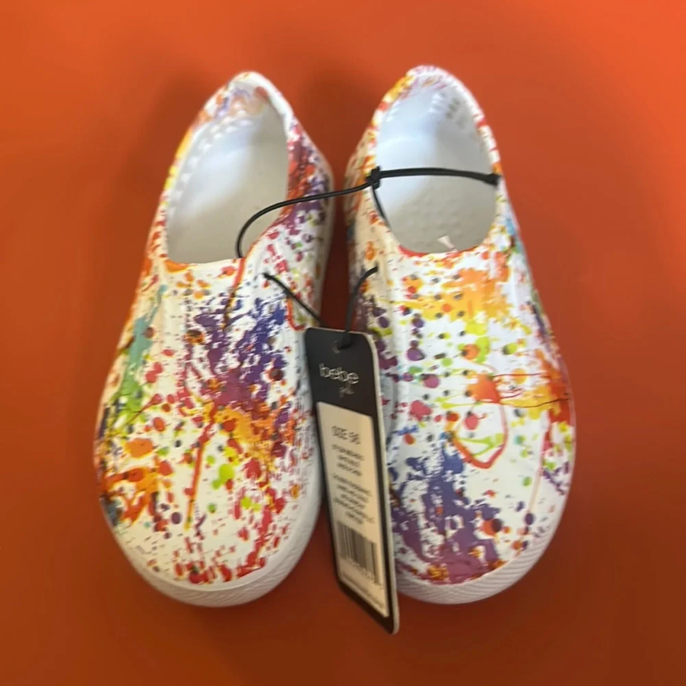 BEBE GIRLS TODDLER PAINT SPLATTER WATER SHOES: WHITE: NWT: SZ 5/6